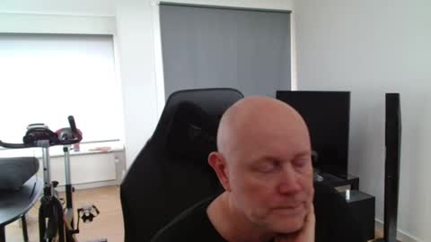 Snapshot of thomas806035 chatting on July 7, 11:36 am thomas806035 online show from July 7, 11:36 am
