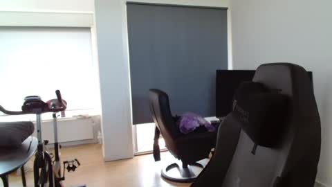 Snapshot of thomas806035 chatting on July 10, 1:03 pm thomas806035 online show from July 10, 1:03 pm
