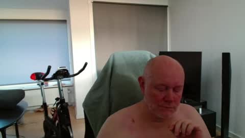 Snapshot of thomas806035 chatting on July 13, 4:04 am thomas806035 online show from July 13, 4:04 am