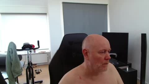 Snapshot of thomas806035 chatting on July 18, 11:36 am thomas806035 online show from July 18, 11:36 am