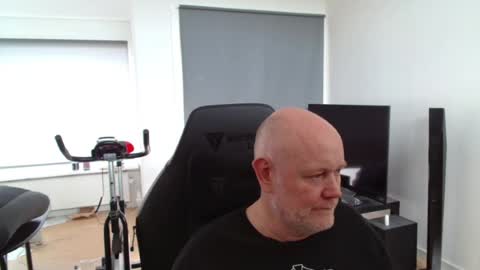 Snapshot of thomas806035 chatting on July 31, 10:14 am thomas806035 online show from July 31, 10:14 am