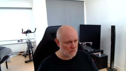 Snapshot of thomas806035 chatting on August 5, 9:23 am thomas806035 online show from August 5, 9:23 am