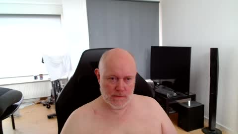Snapshot of thomas806035 chatting on August 7, 7:21 am thomas806035 online show from August 7, 7:21 am