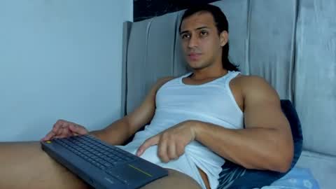 Snapshot of thomas__wayne chatting on June 24, 11:09 am Thomas online show from June 24, 11:09 am