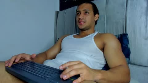 Snapshot of thomas__wayne chatting on July 6, 3:03 pm Thomas online show from July 6, 3:03 pm