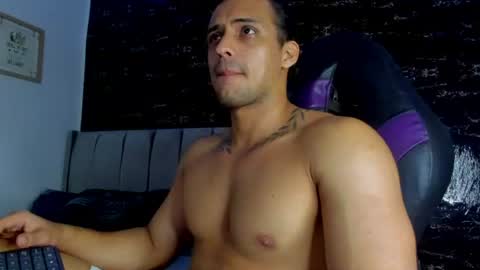 Snapshot of thomas__wayne chatting on July 12, 11:23 am Thomas online show from July 12, 11:23 am