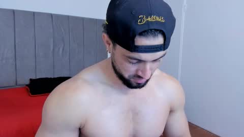 Snapshot of thomas_brandon chatting on February 1, 5:17 am Thomas Brandon online show from February 1, 5:17 am