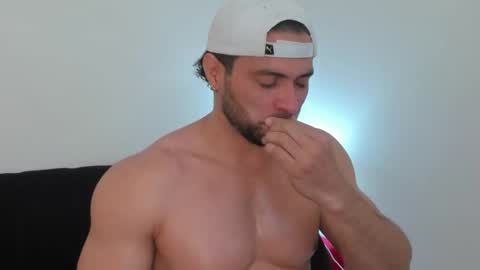 Snapshot of thomas_brandon chatting on February 11, 4:06 am Thomas Brandon online show from February 11, 4:06 am