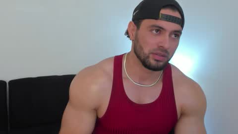 Snapshot of thomas_brandon chatting on February 12, 4:18 am Thomas Brandon online show from February 12, 4:18 am