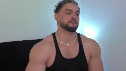 Snapshot of thomas_brandon chatting on February 17, 4:09 am Thomas Brandon online show from February 17, 4:09 am