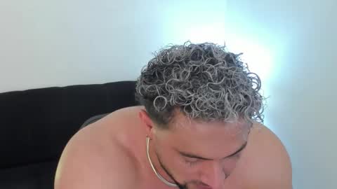 Snapshot of thomas_brandon chatting on February 20, 6:26 am Thomas Brandon online show from February 20, 6:26 am