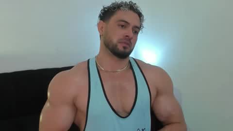 Snapshot of thomas_brandon chatting on February 25, 1:48 am Thomas Brandon online show from February 25, 1:48 am