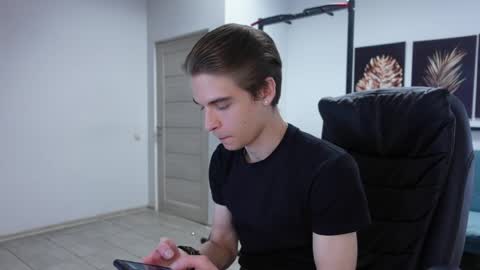 Snapshot of thomas_brons chatting on June 4, 1:50 pm THOMAS BRONS online show from June 4, 1:50 pm