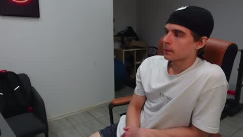 Snapshot of thomas_brons chatting on June 25, 5:12 am THOMAS BRONS online show from June 25, 5:12 am