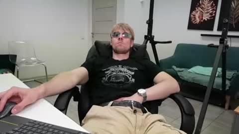 Snapshot of thomas_brons chatting on June 26, 7:35 am THOMAS BRONS online show from June 26, 7:35 am