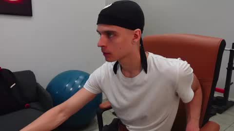 Snapshot of thomas_brons chatting on June 28, 5:35 am THOMAS BRONS online show from June 28, 5:35 am