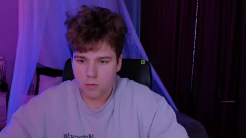 thomas_crow online show from April 4, 8:56 am