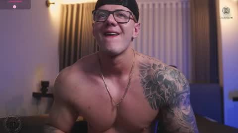 Thomas Falcon online show from October 31, 4:13 am