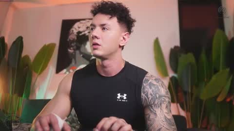 Thomas Falcon online show from November 25, 11:49 pm