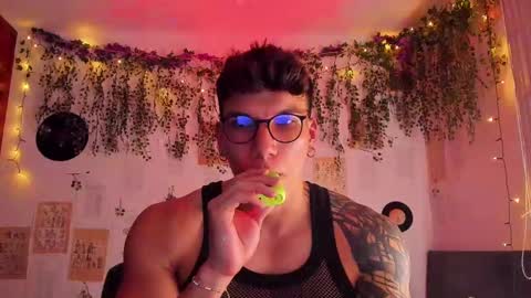 Thomas Grey online show from February 14, 1:34 am