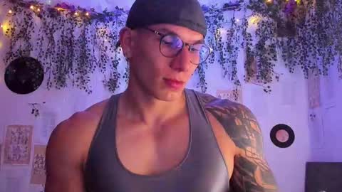 Thomas Grey online show from February 19, 9:17 am