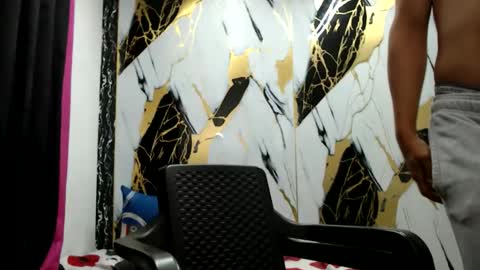 Snapshot of thomas_neuman chatting on June 6, 11:31 pm Thomas online show from June 6, 11:31 pm