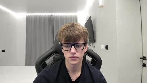 Snapshot of thomas_shelbivip chatting on May 14, 1:23 am Tomas online show from May 14, 1:23 am
