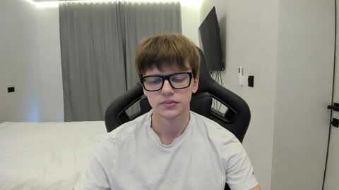 Snapshot of thomas_shelbivip chatting on May 18, 2:12 pm Tomas online show from May 18, 2:12 pm