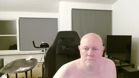 thomash32 online show from September 14, 9:58 pm