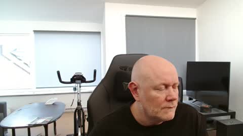 thomash32 online show from September 17, 7:43 am