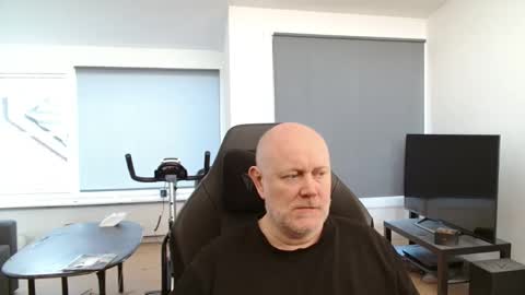 thomash32 online show from September 24, 7:33 am