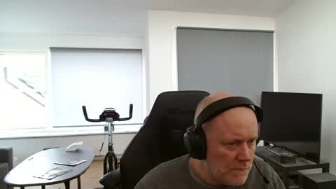 thomash32 online show from October 11, 8:57 am