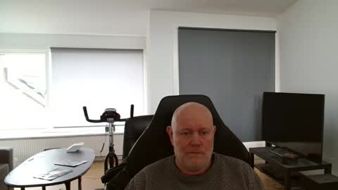 thomash32 online show from October 15, 2:50 pm