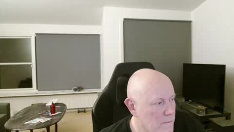 thomash32 online show from October 27, 9:19 pm