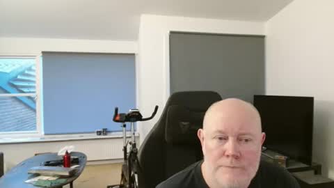 thomash32 online show from November 9, 6:44 am