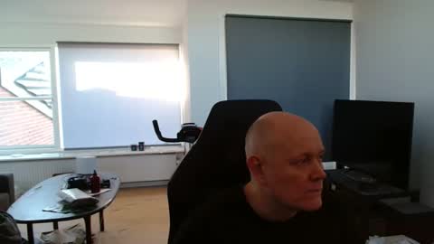 thomash32 online show from November 17, 12:22 pm