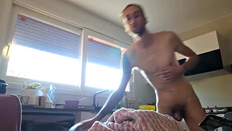 Snapshot of thomasjeunu84 chatting on November 9, 3:21 pm thomasjeunue84 online show from November 9, 3:21 pm