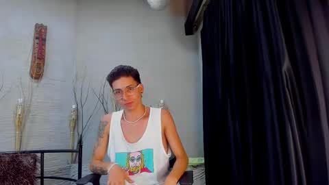Snapshot of thomasjones__ chatting on February 18, 4:16 pm ThomasJones online show from February 18, 4:16 pm