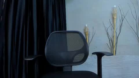 Snapshot of thomasjones__ chatting on February 21, 6:04 pm ThomasJones online show from February 21, 6:04 pm