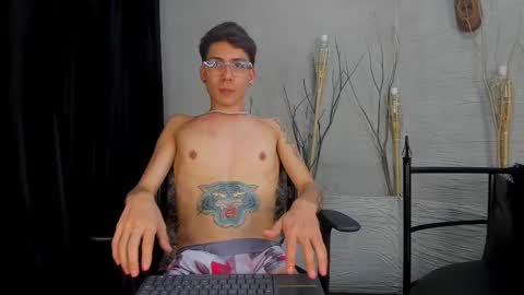 Snapshot of thomasjones__ chatting on February 23, 2:57 pm ThomasJones online show from February 23, 2:57 pm