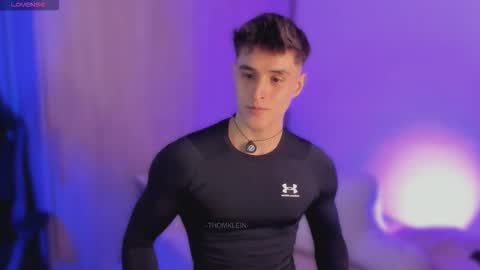 Snapshot of thomklein chatting on February 6, 7:39 pm Thom Klein online show from February 6, 7:39 pm