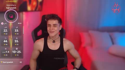 Snapshot of thomklein chatting on February 12, 7:20 pm Thom Klein online show from February 12, 7:20 pm