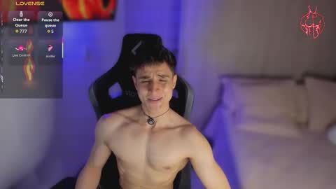 Snapshot of thomklein chatting on February 13, 7:32 pm Thom Klein online show from February 13, 7:32 pm