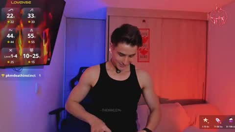 Snapshot of thomklein chatting on February 14, 9:22 pm Thom Klein online show from February 14, 9:22 pm