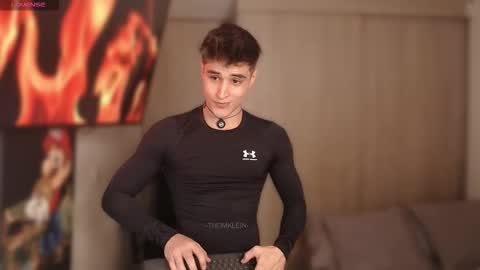 Snapshot of thomklein chatting on February 23, 7:44 pm Thom Klein online show from February 23, 7:44 pm