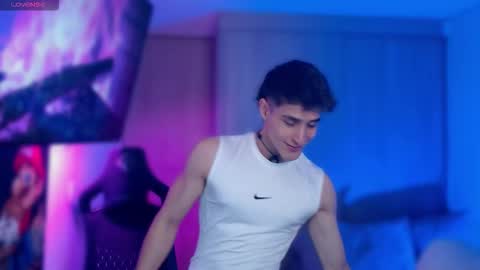 Snapshot of thomklein chatting on February 25, 7:23 pm Thom Klein online show from February 25, 7:23 pm