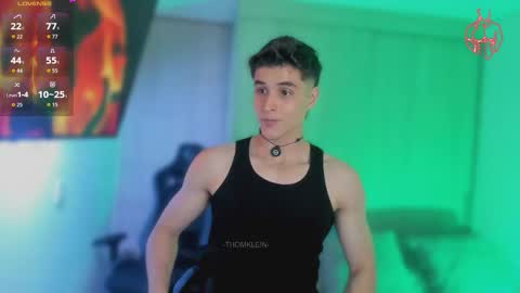 Snapshot of thomklein chatting on March 3, 7:53 pm Thom Klein online show from March 3, 7:53 pm