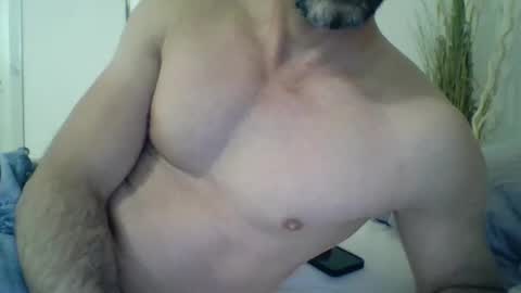 Snapshot of thommthomm71 chatting on April 15, 1:01 am thommthomm71 online show from April 15, 1:01 am