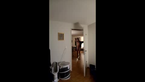 Tom online show from April 16, 9:26 pm