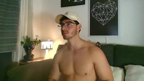 thomylov online show from February 17, 5:04 am